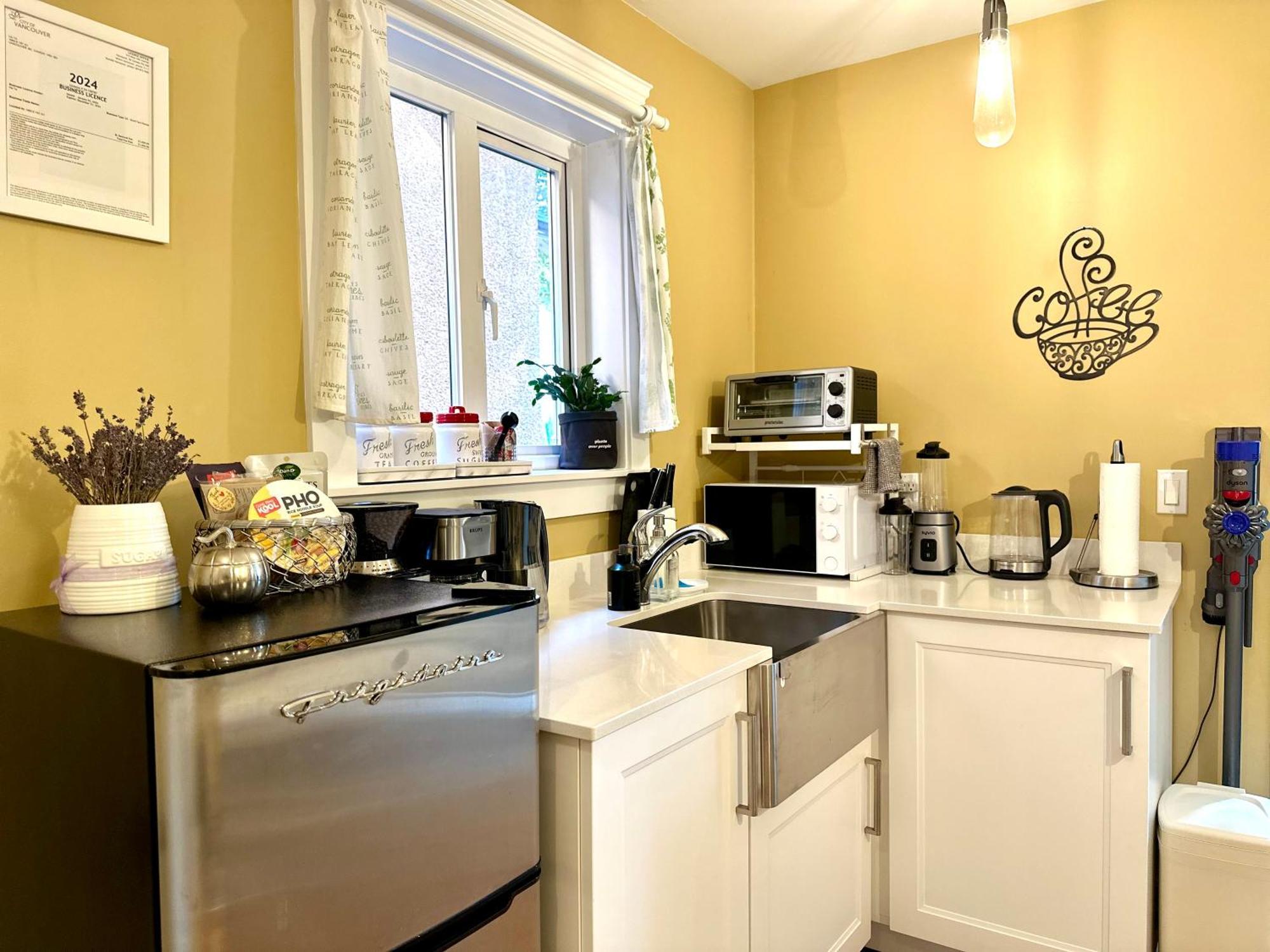Private Guest Suite 10Mins To Downtown - King Bed - Bathtub - Free Parking Vancouver Dış mekan fotoğraf